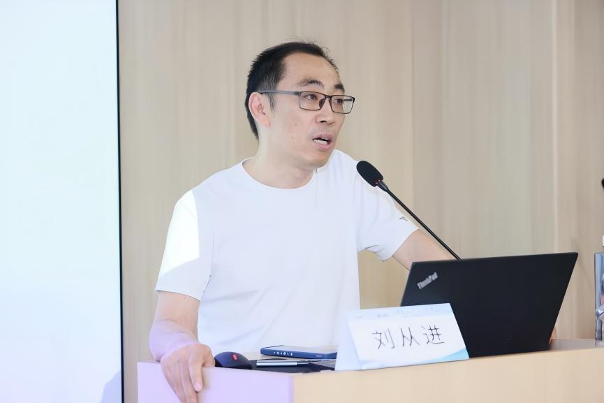 復旦大學附屬華山醫院醫學研究院數據管理部主任劉從進